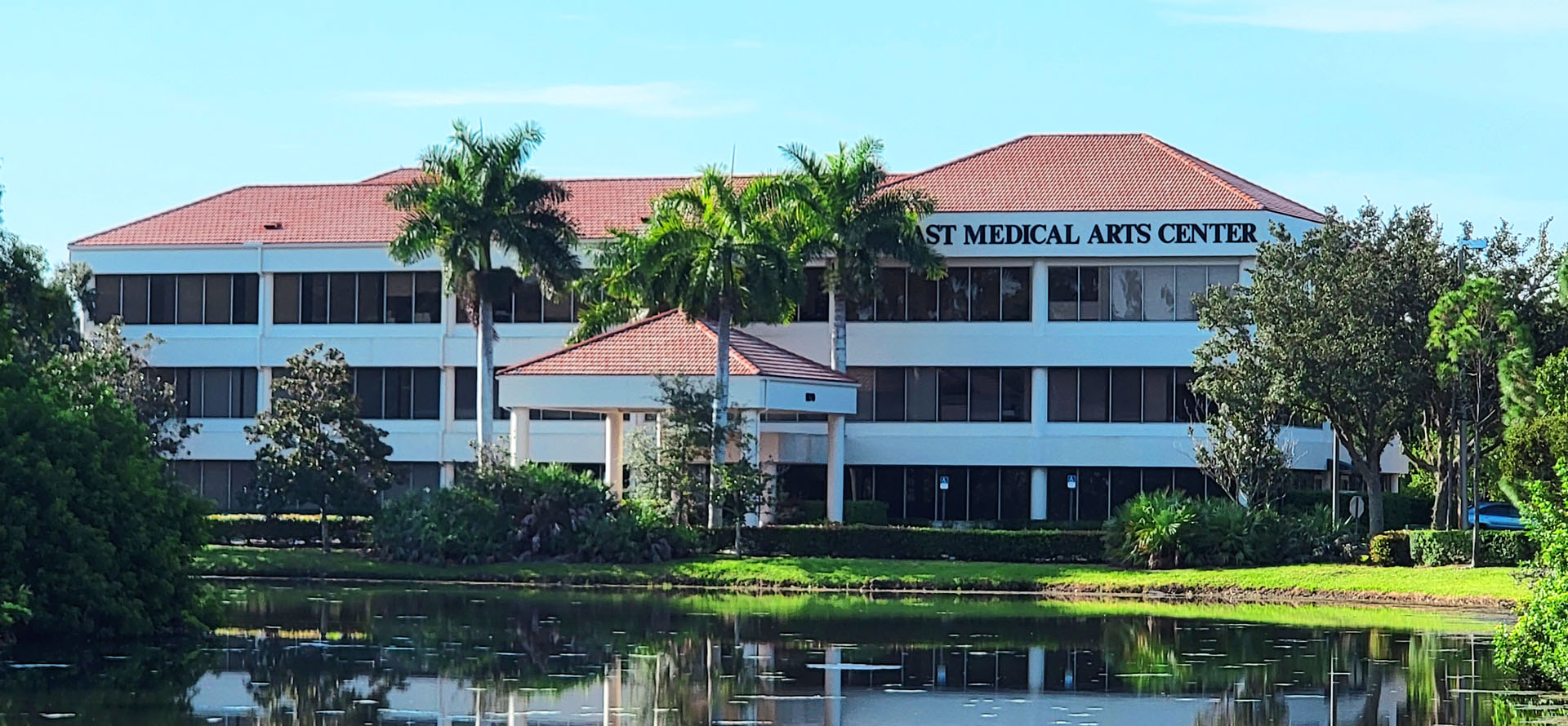 The Gulf Coast Medical Arts Center where Diamond Cove Concierge Medicine is located, on the lake in Naples